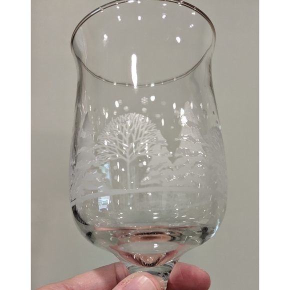 Vintage Set of Two Libbey for Arby's Etched Winter Tulip Wine Glasses - Picture 3 of 7